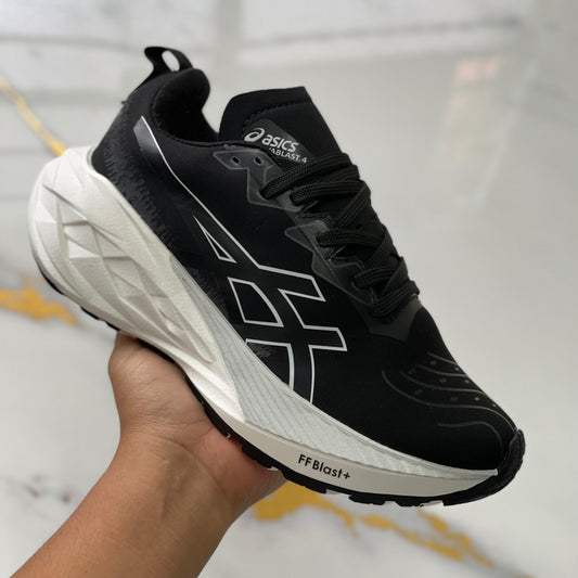 🔥¡Nueva Tendencia! 👟Tenis ASICS NovaBlast4 + Regalo Par de Medias Deportivas.
